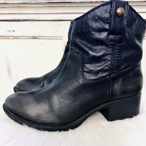 Gianni Binni Black Soft Leather Western Style Pull on Womens Ankle Boots 7.5M